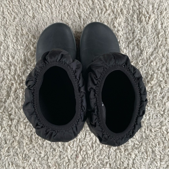 Crocs Winter Puff Pull On Mid Boots Blk Quilted Stretch Comfort Waterproof 14694 - Picture 5 of 12